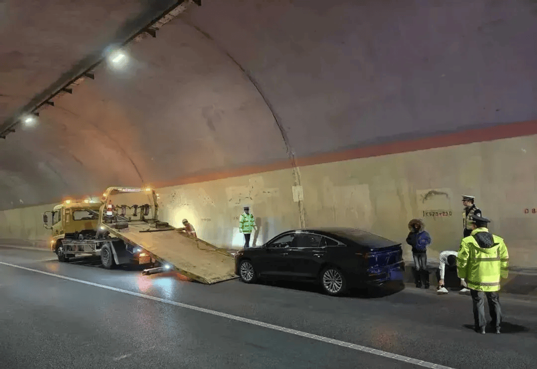 皇冠信用盘登3出租_高速上刹车失灵！小轿车时速115狂奔490公里皇冠信用盘登3出租，司机4个半小时高度紧张，下车后浑身发抖无法说话